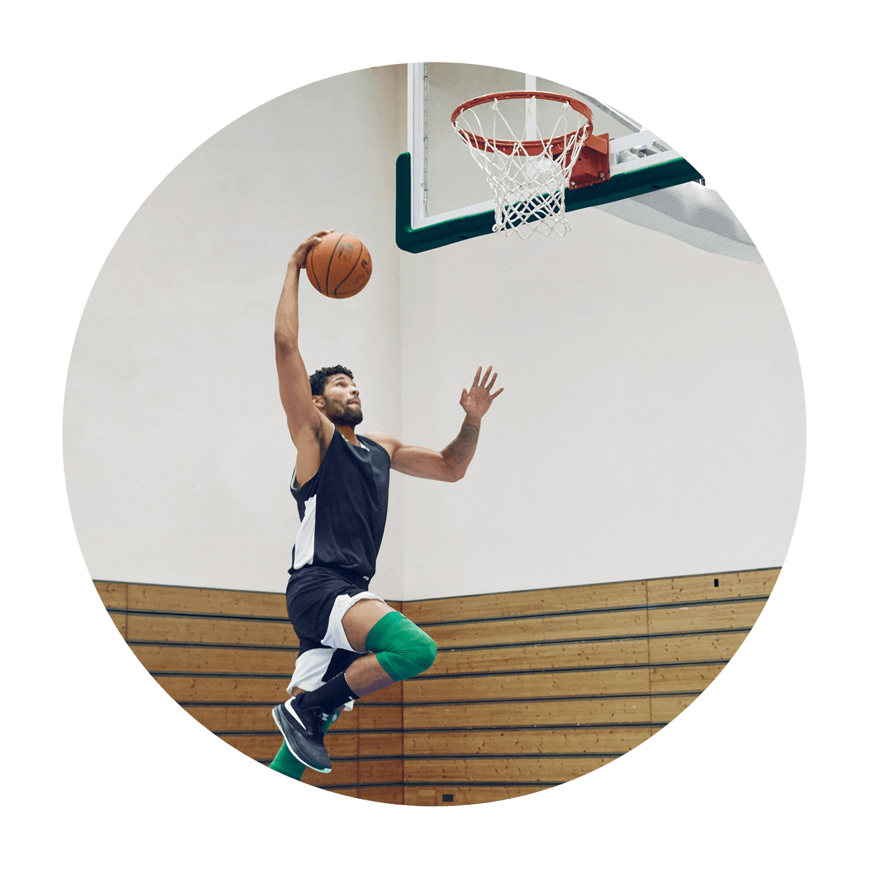 Bauerfeind Sports Knee Compression NBA Action Shot Bauerfeind Sports Knee Compression NBA Action Shot 1