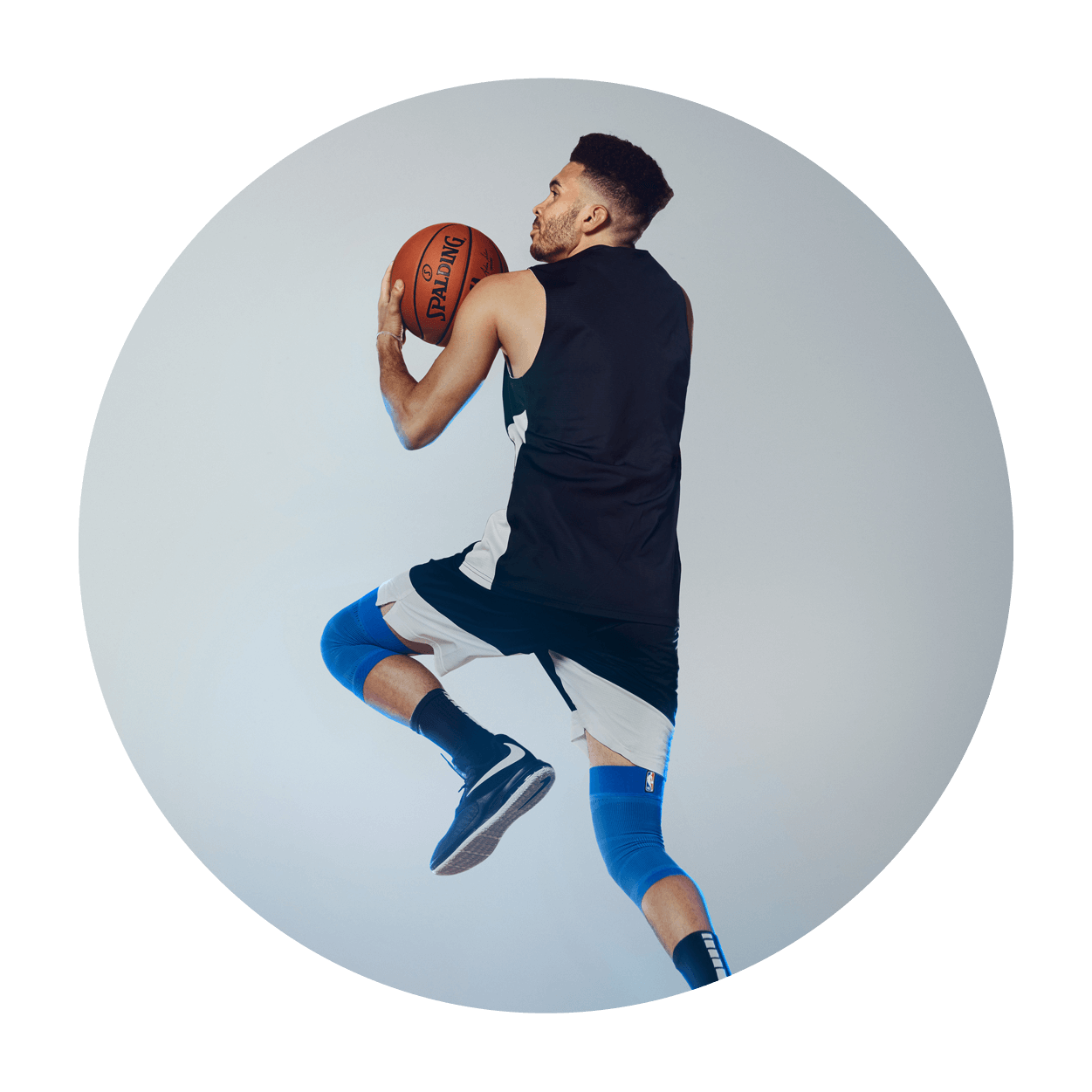 Bauerfeind Sports Knee Compression NBA Action Shot 2 Bauerfeind Sports Knee Compression NBA Action Shot 2