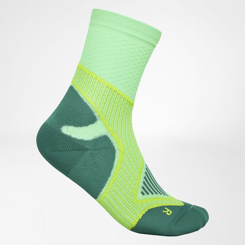 Outdoor Performance Mid Cut Socks